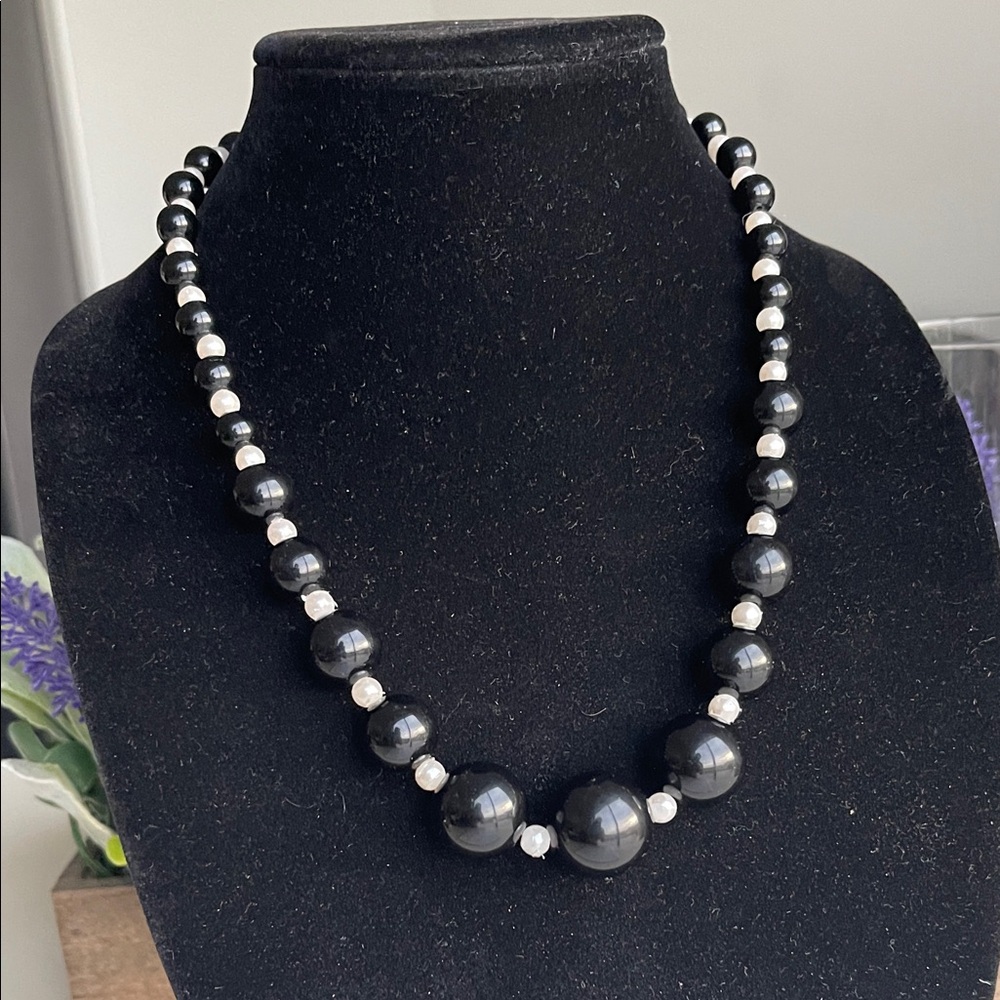 Elegant Black and White Beaded Necklace